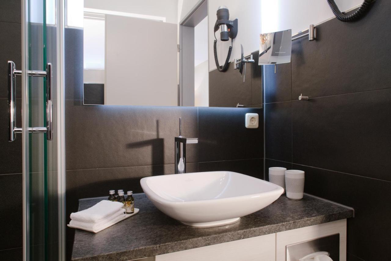 Hafenhotel Pommernyacht اوكرموند المظهر الخارجي الصورة